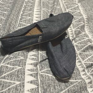TOMS “denim” shoe